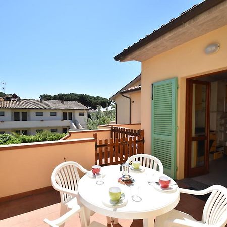 Appartamenti Sabbia - Zona Mare Con Terrazze, Clima, E Posti Auto Марина-ди-Кампо Экстерьер фото