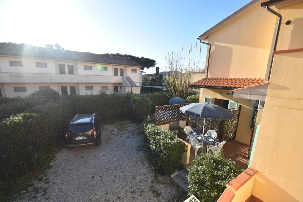 Appartamenti Sabbia - Zona Mare Con Terrazze, Clima, E Posti Auto Марина-ди-Кампо Экстерьер фото