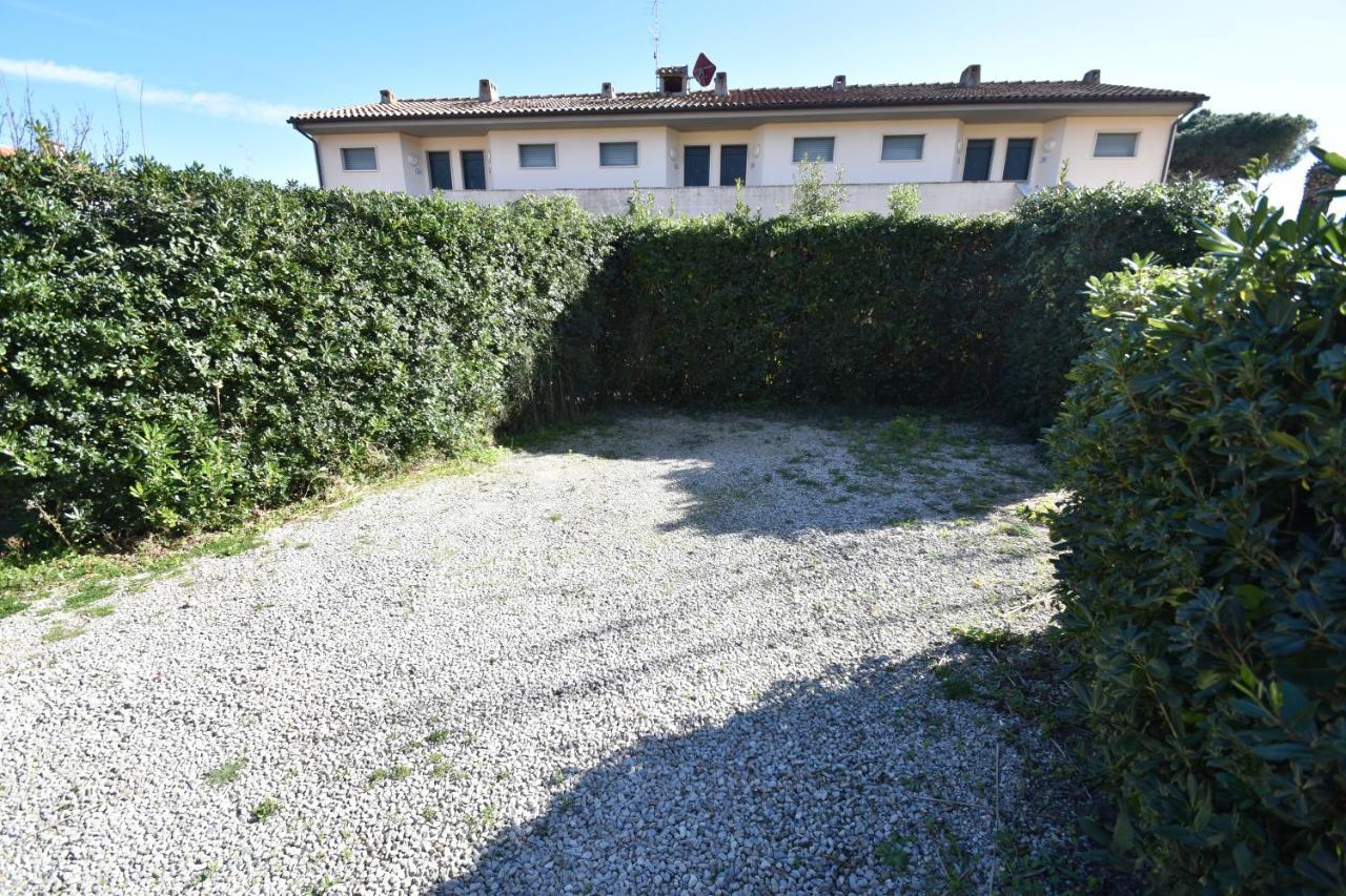 Appartamenti Sabbia - Zona Mare Con Terrazze, Clima, E Posti Auto Марина-ди-Кампо Экстерьер фото