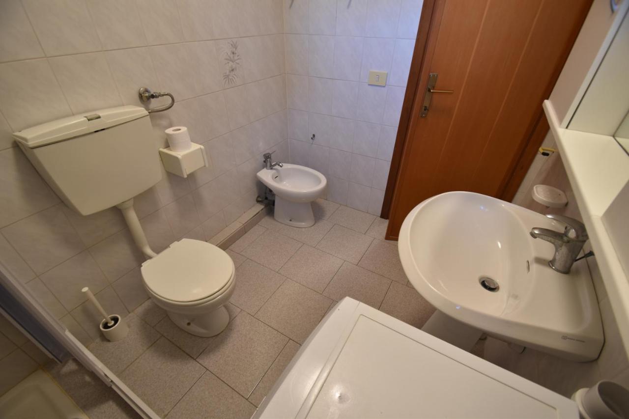 Appartamenti Sabbia - Zona Mare Con Terrazze, Clima, E Posti Auto Марина-ди-Кампо Экстерьер фото