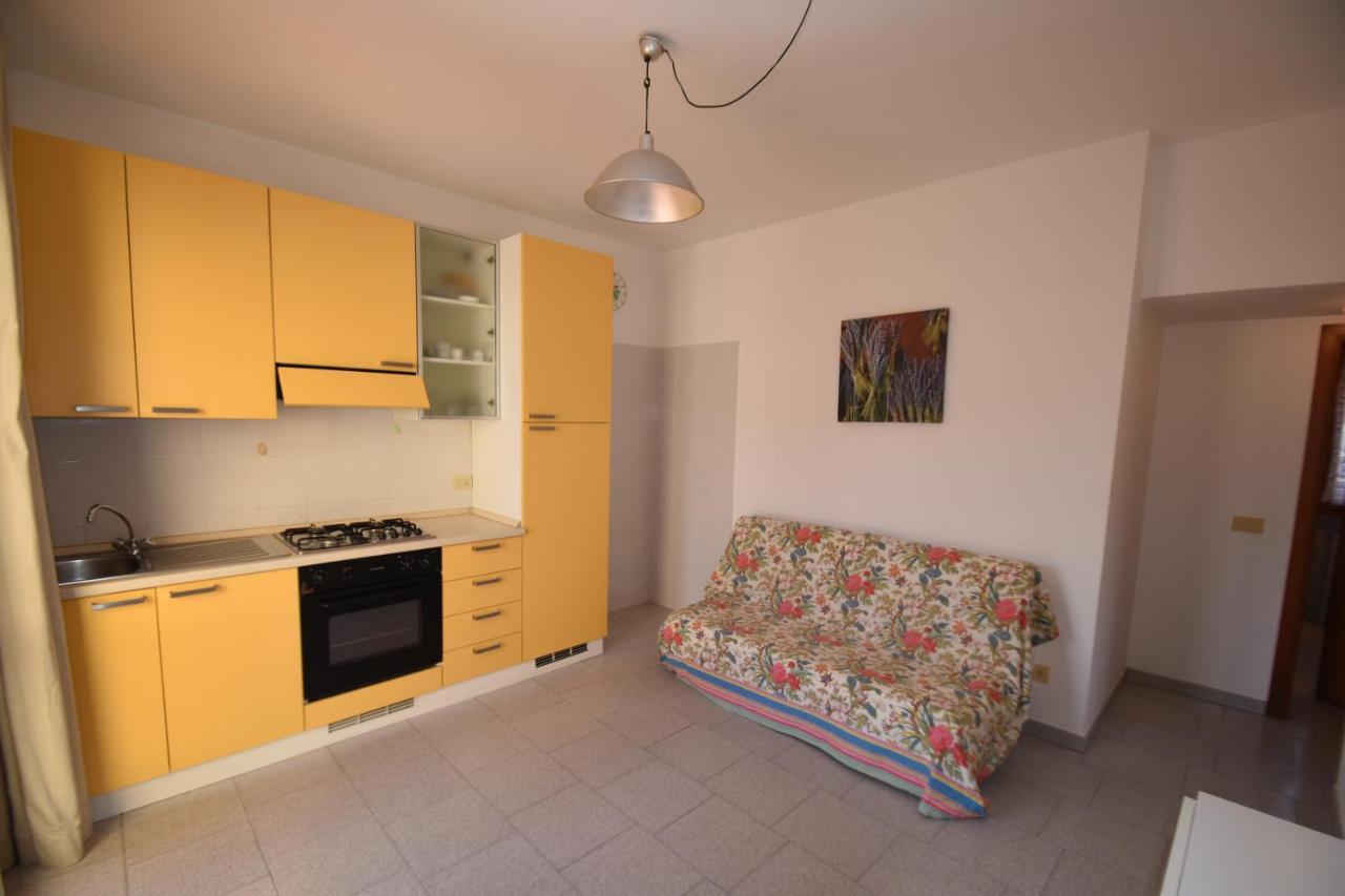 Appartamenti Sabbia - Zona Mare Con Terrazze, Clima, E Posti Auto Марина-ди-Кампо Экстерьер фото